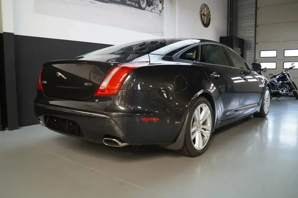 Usata Jaguar XJ 385 CV (283 kW) 2011 Grigio Berlina