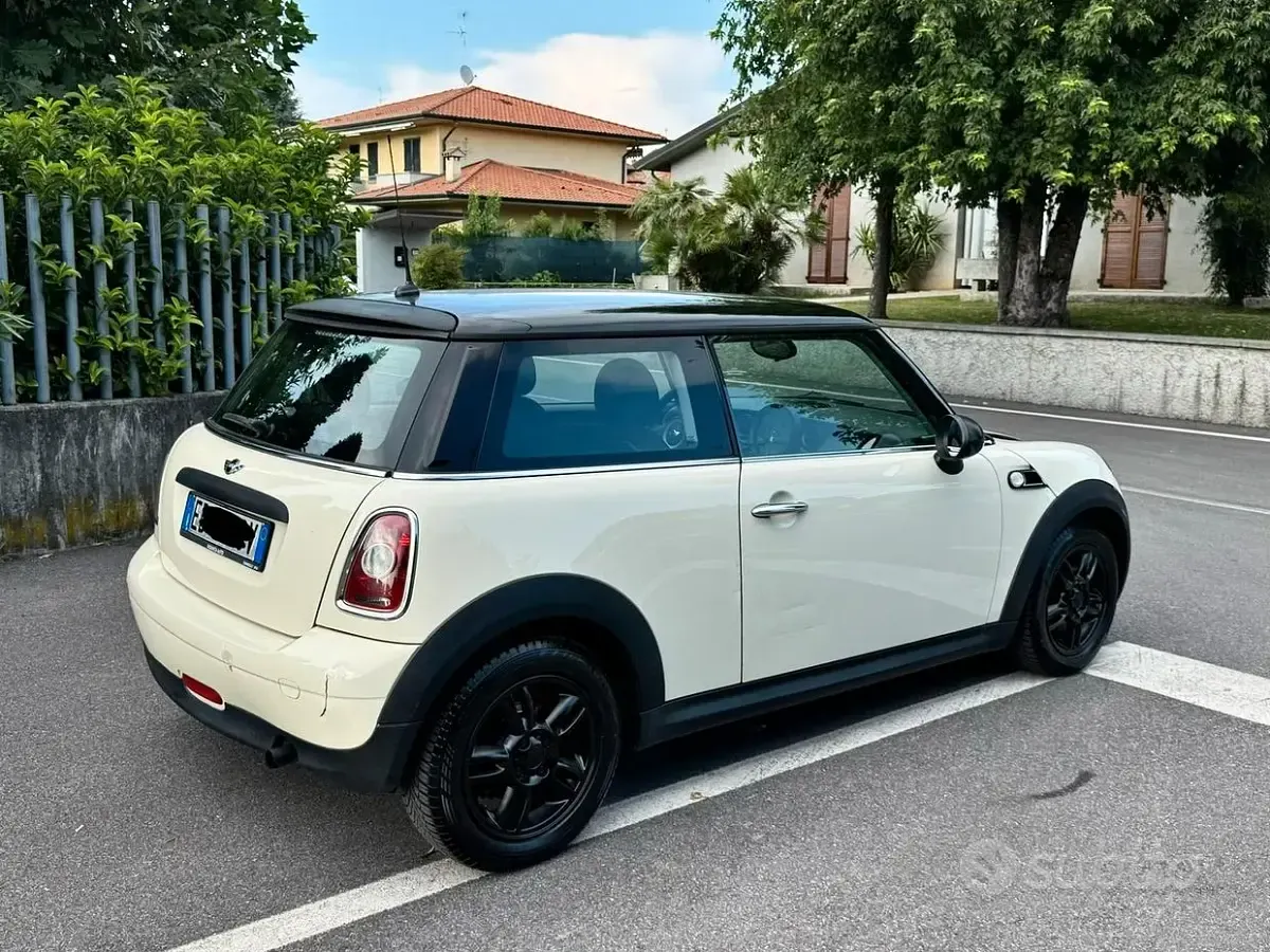 Usata Mini Cooper 122 CV (89 kW) 2010 Bianco Utilitaria