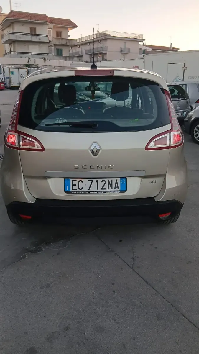 Usata Renault Scenic E-Tech Luxe 110 CV (80 kW) 2010 Oro Monovolume