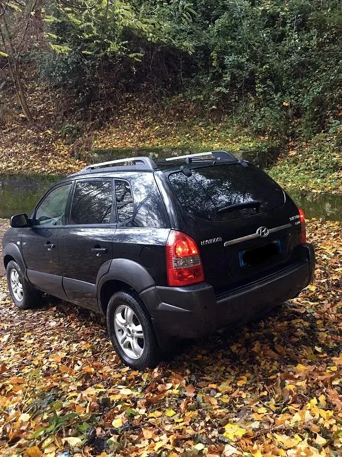 Usata Hyundai Tucson Dynamiq 140 CV (102 kW) 2006 Nero SUV