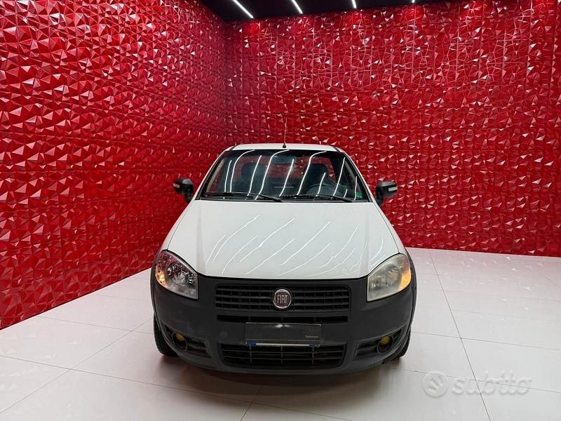 Usata Fiat Strada 95 CV (69 kW) 2013 Bianco Pick-up