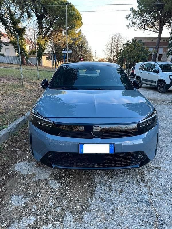 Grigio Usata 2024 Opel Corsa GS Line Tre volumi | 14.500 € (Buon prezzo) - Immagine 1/4