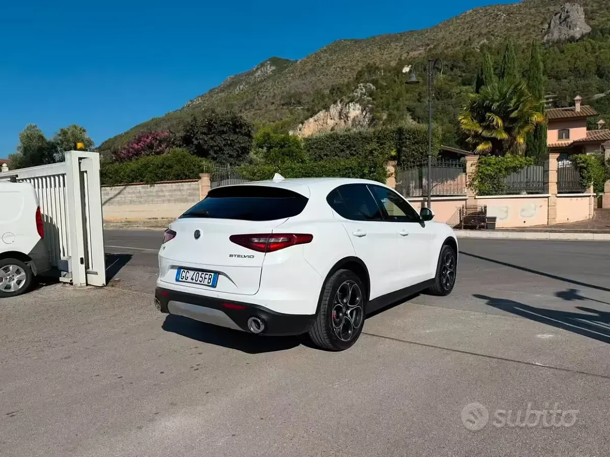Usata Alfa Romeo Stelvio Veloce 209 CV (153 kW) 2021 Bianco SUV