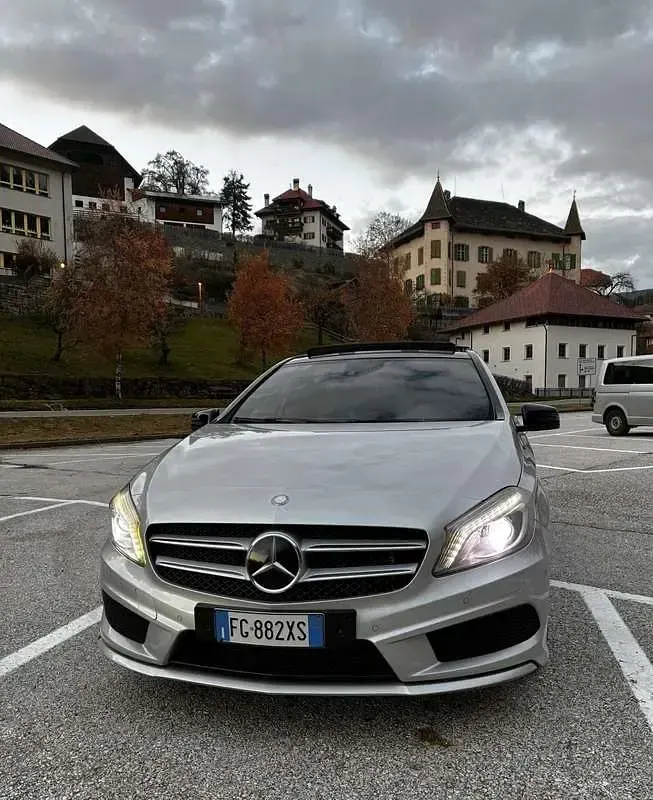 Usata Mercedes A200 136 CV (100 kW) 2012 Grigio Utilitaria