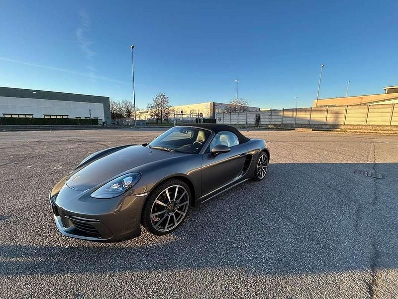 Usata Porsche 718 Boxster 299 CV (219 kW) 2023 Grigio Cabrio