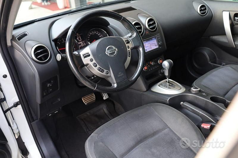 Usado Nissan Qashqai N-TEC 150 HP (110 kW) 2011 Branco SUV