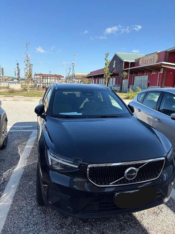 Nero Usata 2023 Volvo XC40 Core SUV | 22.500 € (Super prezzo) - Immagine 1/4