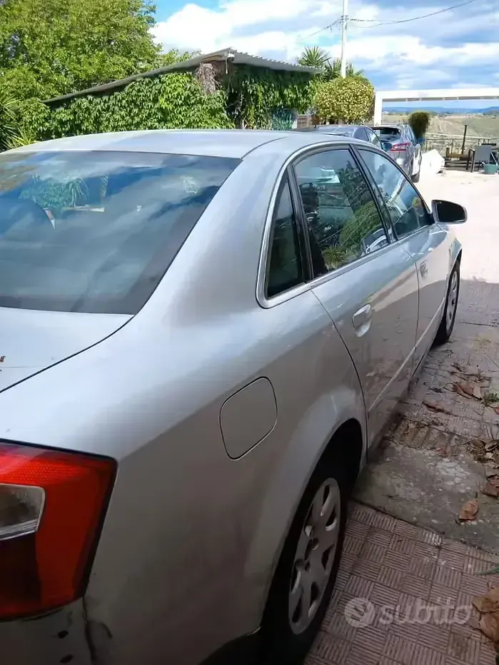 Usata Audi A4 130 CV (95 kW) 2004 Grigio Berlina