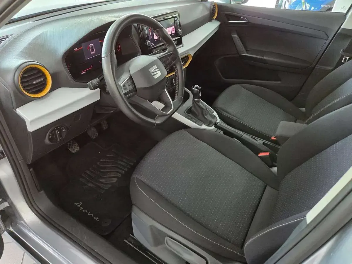 Usata Seat Arona Style 95 CV (69 kW) 2023 Argento SUV