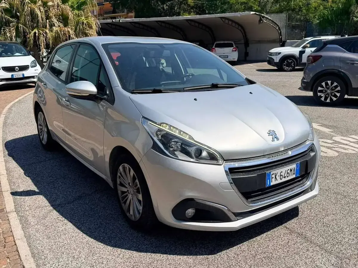 Usata Peugeot 208 Allure 82 CV (60 kW) 2017 Argento Utilitaria