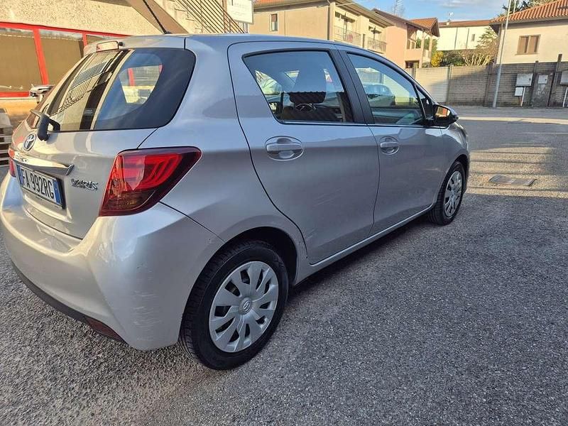 Usata Toyota Yaris Cool 69 CV (50 kW) 2015 Utilitaria