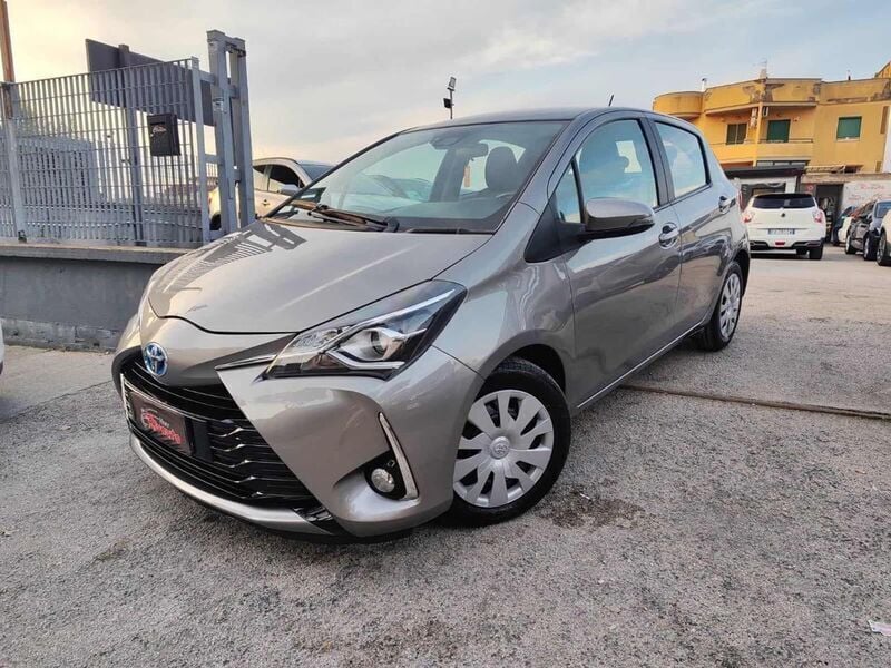 Bronze Usata 2020 Toyota Yaris Hybrid Active Tre volumi | 13.990 € (Buon prezzo) - Immagine 1/4
