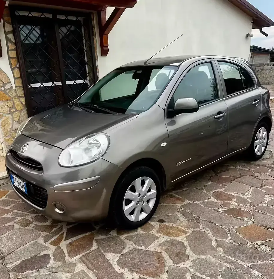Usata Nissan Micra 80 CV (58 kW) 2013 Grigio Utilitaria