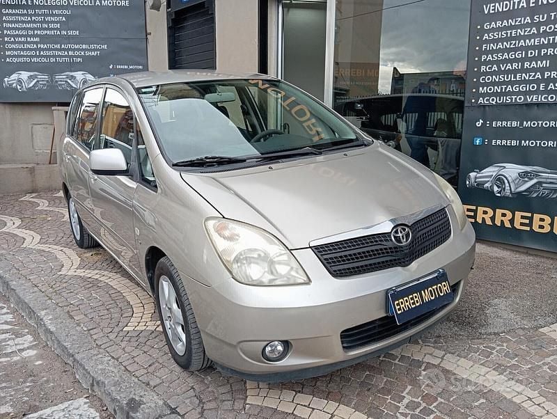 Usata Toyota Corolla 90 CV (66 kW) 2002 Grigio Berlina