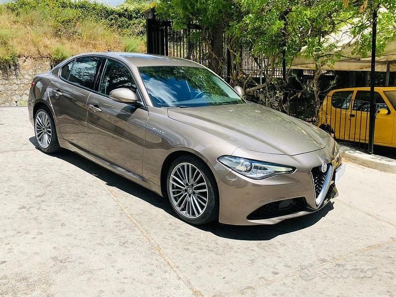 Usata Alfa Romeo Giulia Veloce 180 CV (132 kW) 2019 Grigio Berlina