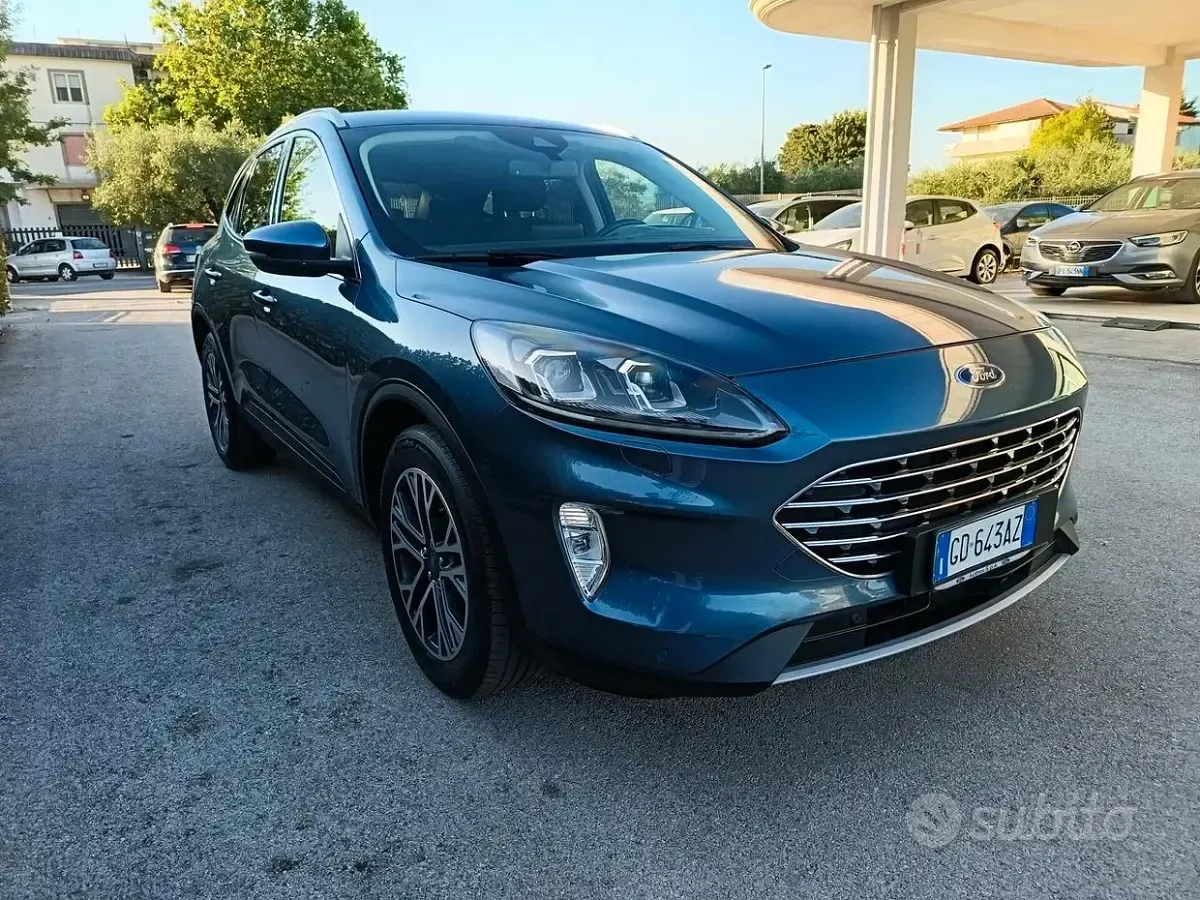 Usata Ford Kuga Titanium 120 CV (88 kW) 2020 Blu/azzurro SUV