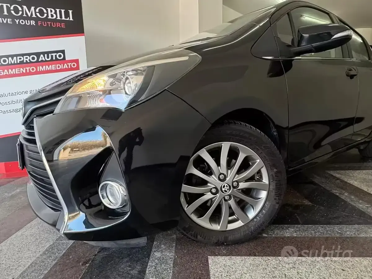 Usata Toyota Yaris Lounge 69 CV (50 kW) 2016 Nero Berlina