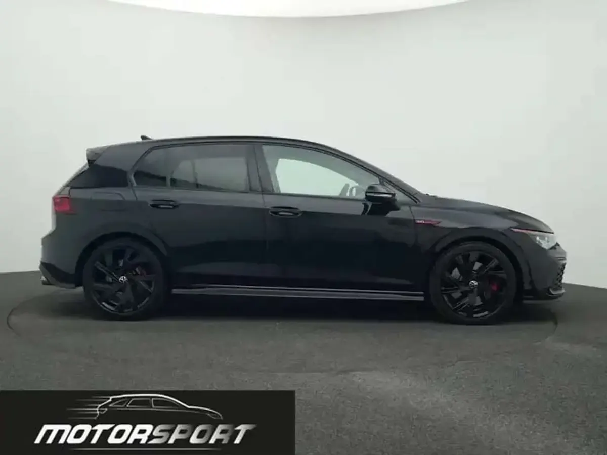Usata VW Golf VIII Pro 245 CV (180 kW) 2023 Deep black perla Berlina