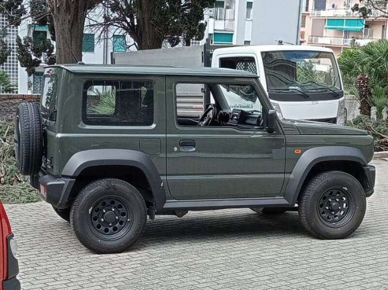 Usato 2022 Suzuki Jimny 1.5 Benzin 102 CV (23.900 €)