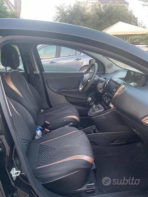 Usata Lancia Ypsilon S 95 CV (69 kW) 2022 Nero Utilitaria