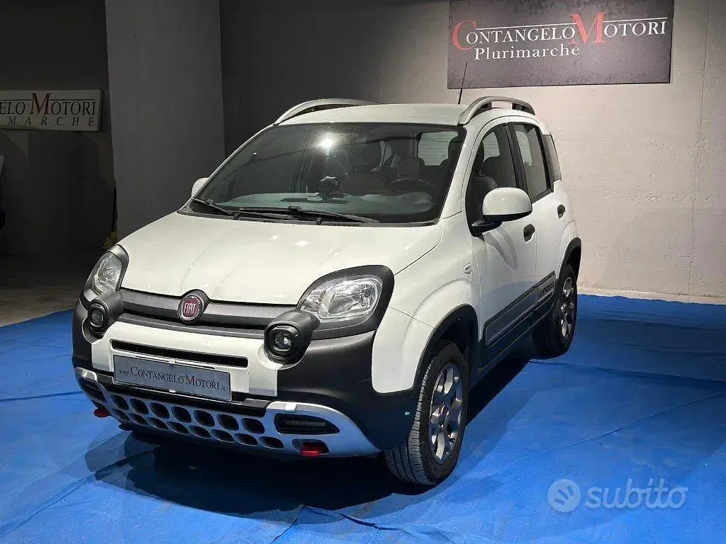 Usata Fiat Panda 4x4 S 84 CV (61 kW) 2019 Bianco Utilitaria