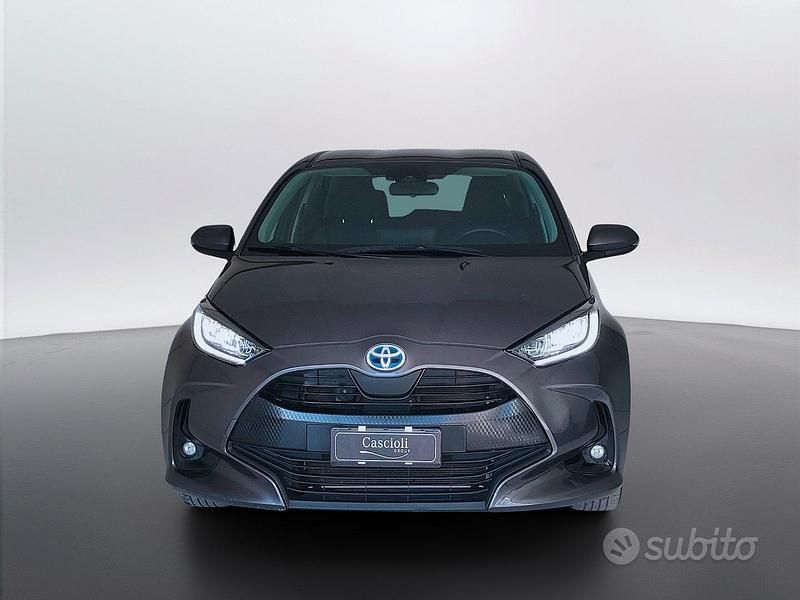 Usata Toyota Yaris Hybrid Trend 92 CV (67 kW) 2022 Grigio Berlina