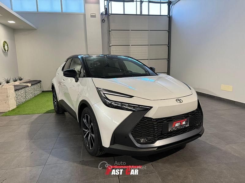 Usata Toyota C-HR Trend 140 CV (102 kW) 2024 Bianco SUV