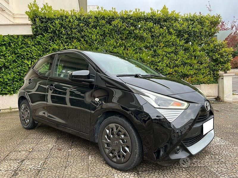 Usata Toyota Aygo Connect Style 72 CV (52 kW) 2020 Nero Utilitaria