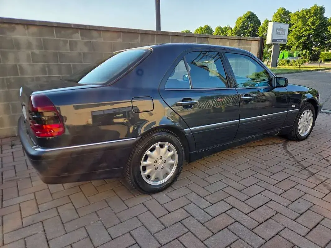 Usata Mercedes C200 Elegance 192 CV (141 kW) 1998 Blu/azzurro Berlina