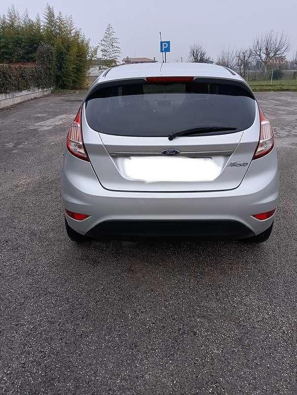 Usata Ford Fiesta Titanium 75 CV (55 kW) 2017 Argento Berlina