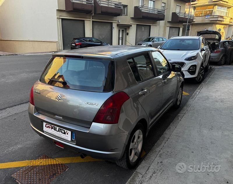 Usata Suzuki Swift GL 70 CV (51 kW) 2007 Argento Berlina