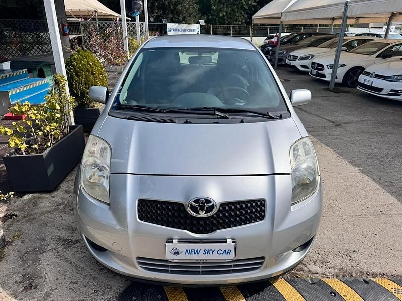 Usata Toyota Yaris 87 CV (63 kW) 2007 Grigio Utilitaria