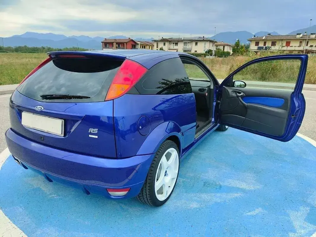 Usata Ford Focus RS 215 CV (158 kW) 2003 Blu/azzurro Berlina