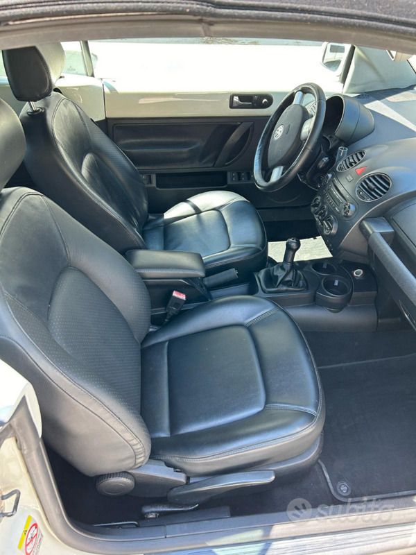 Usata VW Beetle 105 CV (77 kW) 2009 Bianco Cabrio