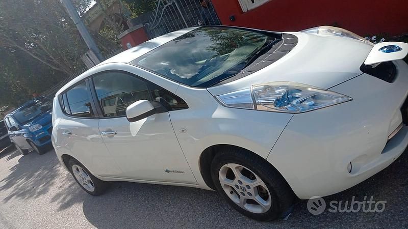 Usata Nissan Leaf Acenta 50 kW (68 CV) 2012 Bianco Utilitaria