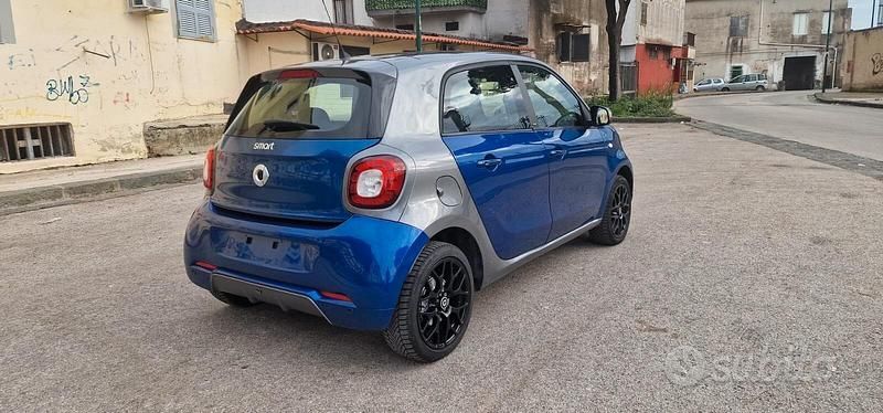 Usata Smart ForFour Brabus 90 CV (66 kW) 2019 Blu Utilitaria