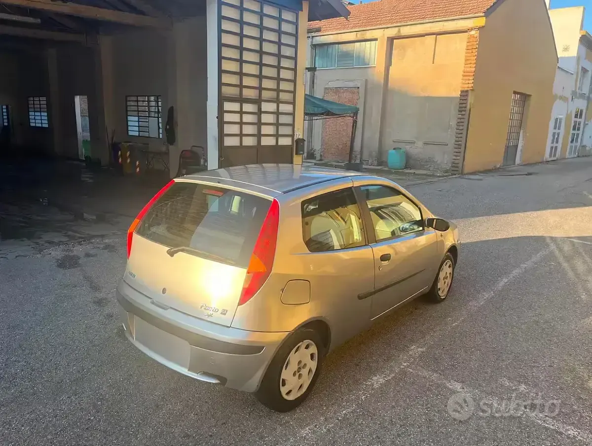 Usata Fiat Punto 60 CV (44 kW) 2002 Utilitaria