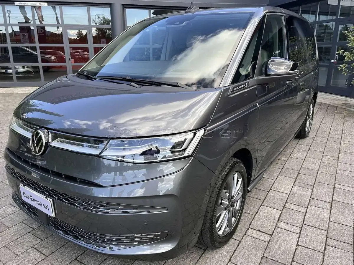 Usata VW Multivan Style 204 CV (150 kW) 2024 Indium grey Monovolume