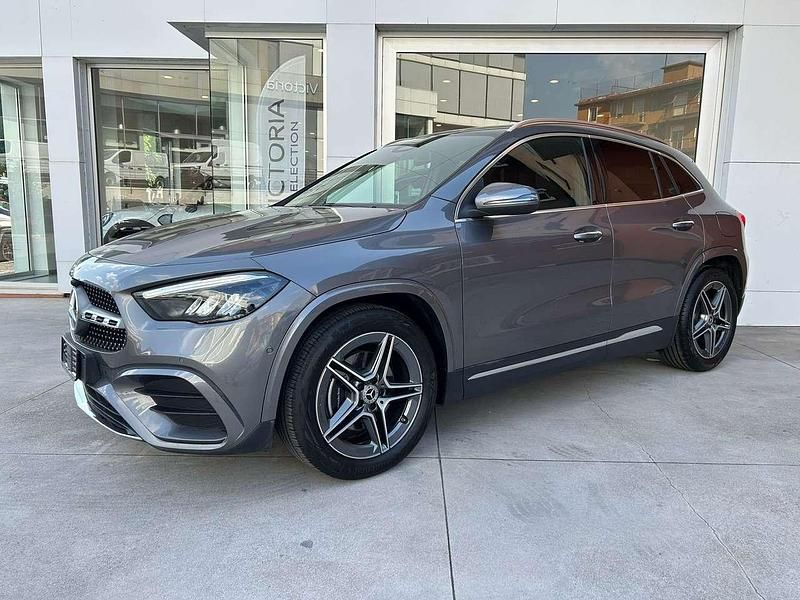 Grigio Usata 2024 Mercedes GLA200 AMG Line Premium SUV | 41.800 € (Buon prezzo) - Immagine 1/4
