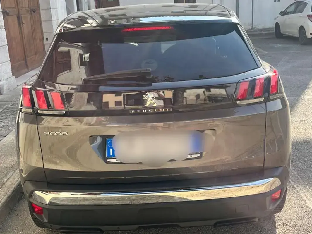 Usata Peugeot 3008 Allure 131 CV (96 kW) 2023 Grigio SUV