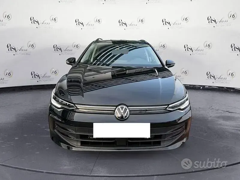 Käytetty VW Golf VIII Life 116 HP (85 kW) 2025 Musta Farmari