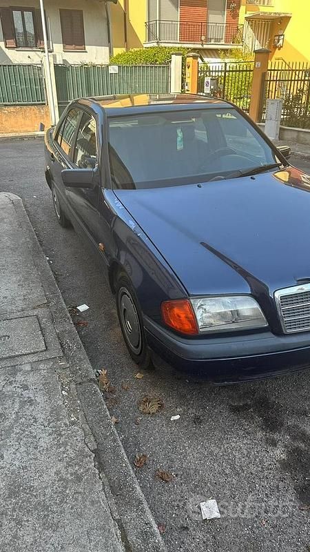 Usata Mercedes C250 1995 Blu Berlina