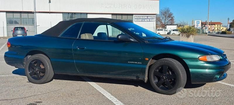 Usata Chrysler Stratus 133 CV (97 kW) 1997 Verde Cabrio