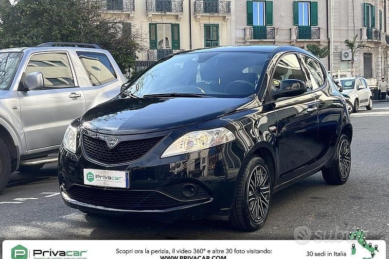 Usata Lancia Ypsilon Silver 69 CV (50 kW) 2018 Nero Utilitaria