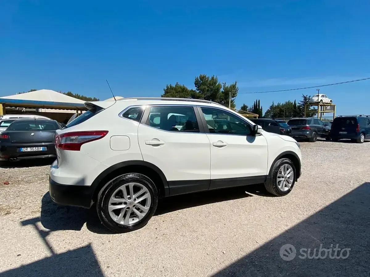 Usata Nissan Qashqai Acenta 110 CV (80 kW) 2015 Bianco SUV