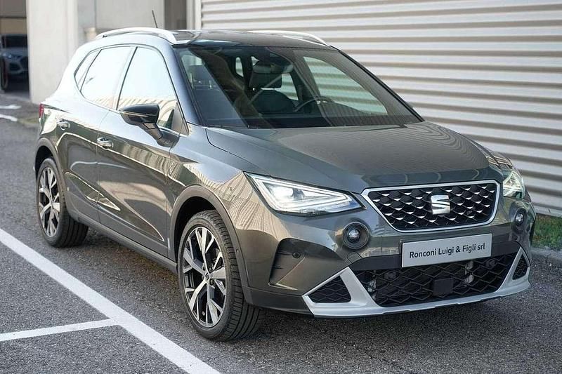 Usata Seat Arona Xperience 116 CV (85 kW) 2024 Grigio grigio cliff  nero mid SUV