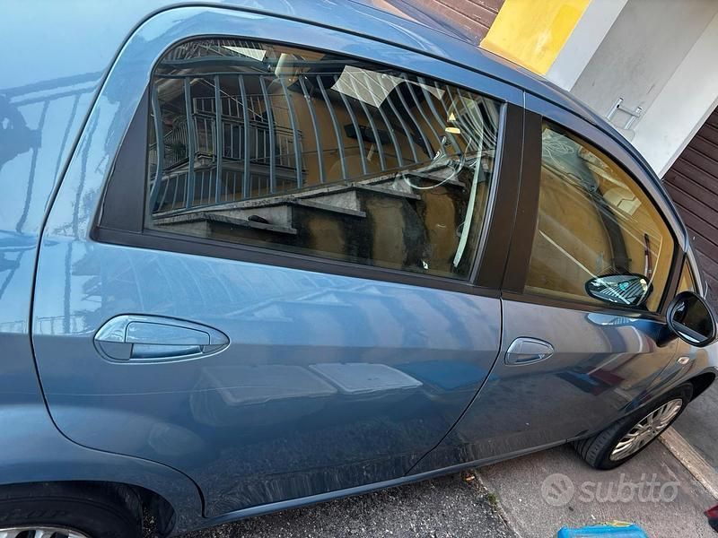 Usata Fiat Grande Punto 75 CV (55 kW) 2009 Blu Utilitaria