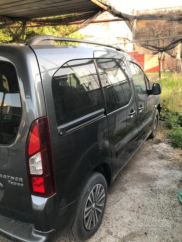 Usata Peugeot Partner 115 CV (84 kW) 2014 Grigio Monovolume