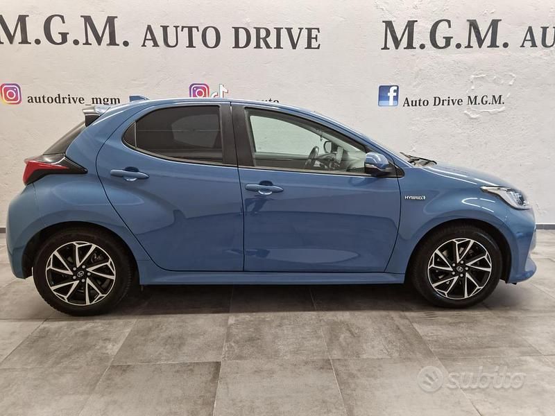 Usata Toyota Yaris Hybrid Trend 92 CV (67 kW) 2021 Blu Berlina