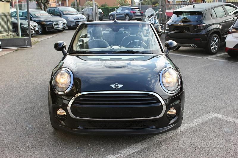 Usata Mini Cooper Cabriolet Sport 136 CV (100 kW) 2017 Nero Cabrio
